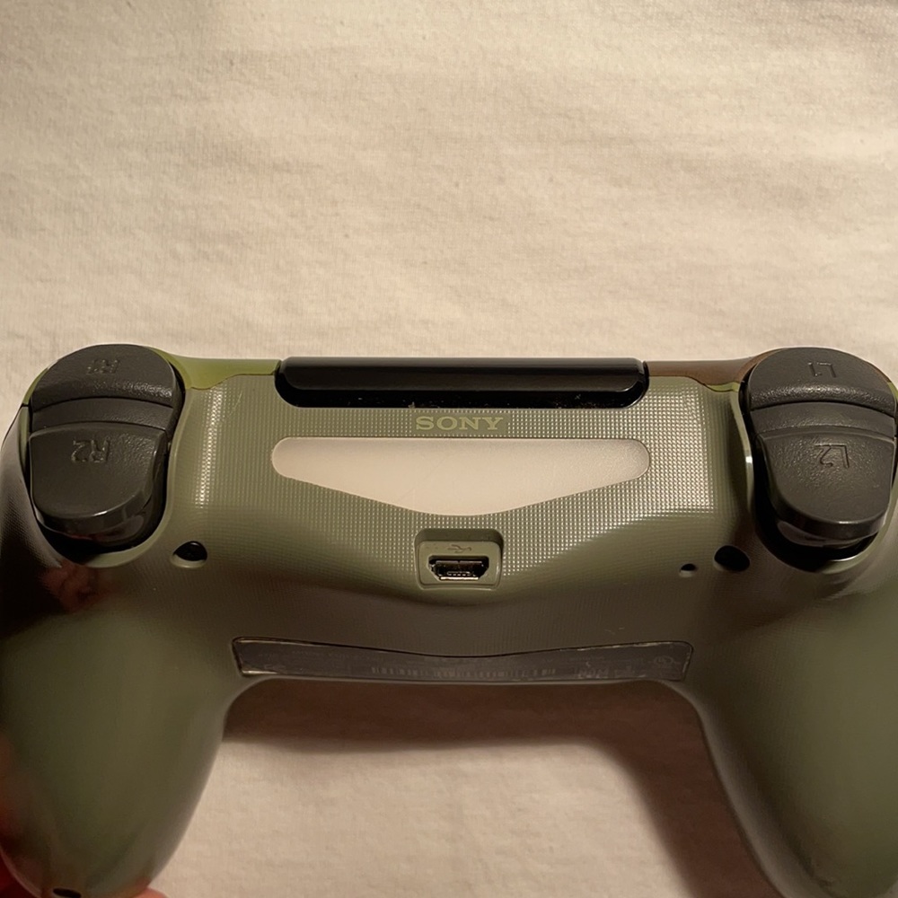 PS4 Controller - Picture 4 of 4